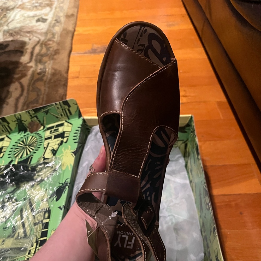 London Fog BRAND NEW WEDGE
